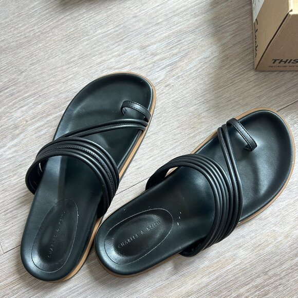 Charles & Keith black flat sandals - Picture 2 of 2